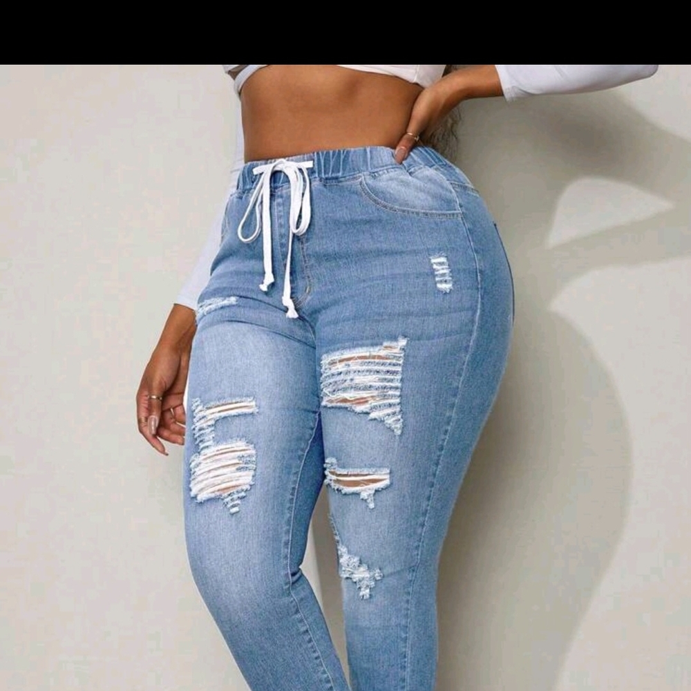 SHEIN Light Blue Ripped Ankle Jeans